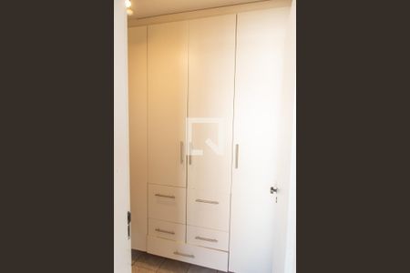Apartamento à venda com 93m², 3 quartos e 2 vagas Apartamento à venda com 93m², 3 quartos e 2 vagasQuarto de serviço