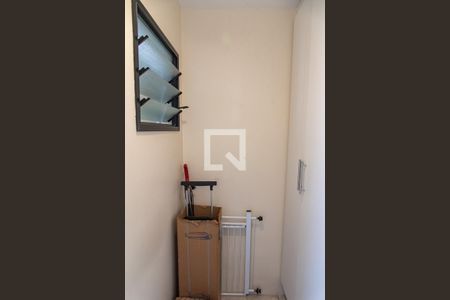 Apartamento à venda com 93m², 3 quartos e 2 vagas Apartamento à venda com 93m², 3 quartos e 2 vagasQuarto de serviço