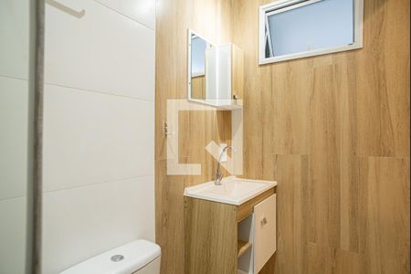 Banheiro de kitnet/studio para alugar com 1 quarto, 15m² em Bela Vista, São Paulo