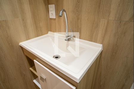 Banheiro de kitnet/studio para alugar com 1 quarto, 15m² em Bela Vista, São Paulo