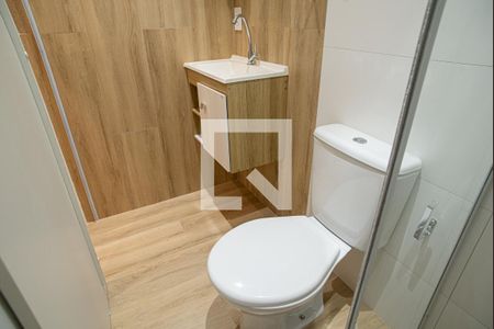 Banheiro de kitnet/studio para alugar com 1 quarto, 15m² em Bela Vista, São Paulo