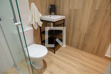 Banheiro de kitnet/studio para alugar com 1 quarto, 17m² em Bela Vista, São Paulo