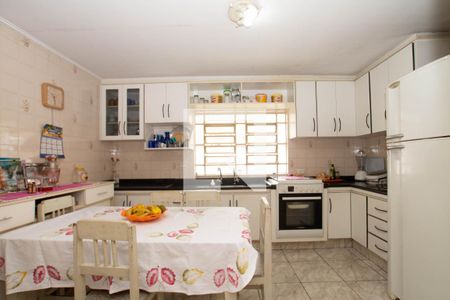 Casa à venda com 182m², 4 quartos e 3 vagas Casa à venda com 182m², 4 quartos e 3 vagasCozinha