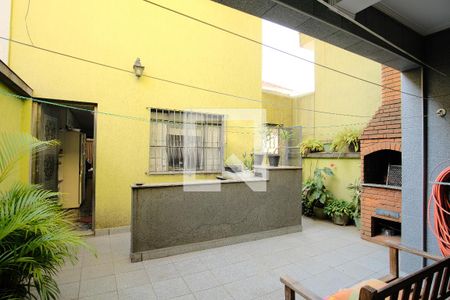 Casa para alugar com 255m², 4 quartos e 8 vagasQuintal