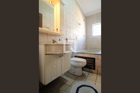 Casa para alugar com 255m², 4 quartos e 8 vagasBanheiro da Suíte 2