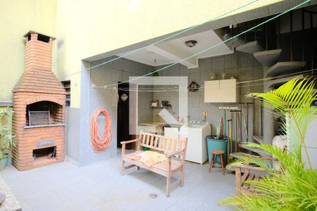 Casa para alugar com 255m², 4 quartos e 8 vagasQuintal