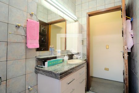 Casa para alugar com 255m², 4 quartos e 8 vagasBanheiro Social