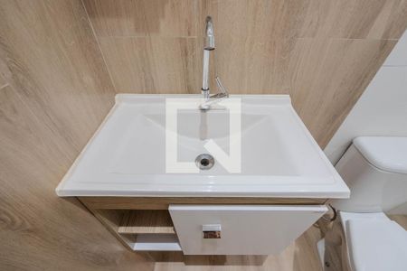 Banheiro de kitnet/studio para alugar com 1 quarto, 16m² em Bela Vista, São Paulo