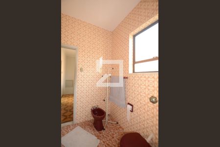 Casa à venda com 300m², 3 quartos e 2 vagasBanheiro