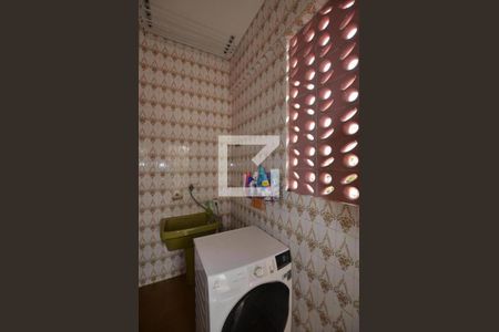 Casa à venda com 300m², 3 quartos e 2 vagasÁrea de Serviço