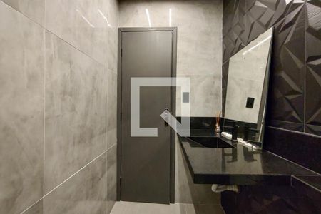 Banheiro de apartamento para alugar com 1 quarto, 56m² em Vila Tupi, Praia Grande