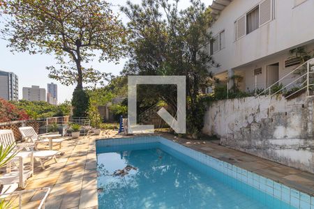 Casa à venda com 910m², 3 quartos e 4 vagasPiscina