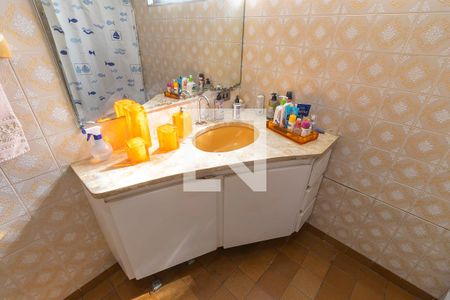 Casa à venda com 910m², 3 quartos e 4 vagasBanheiro da suíte