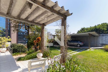 Casa à venda com 910m², 3 quartos e 4 vagasQuintal