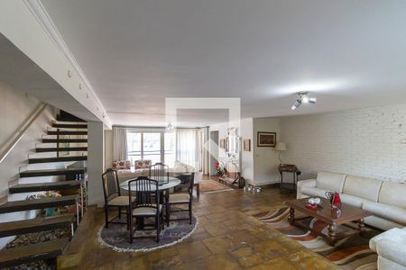 Casa à venda com 910m², 3 quartos e 4 vagasSalão