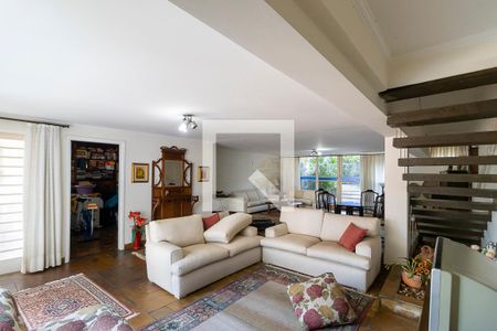 Casa à venda com 910m², 3 quartos e 4 vagasSalão