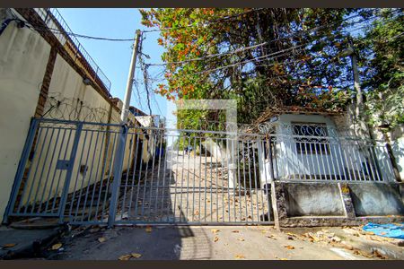 fachada de casa para alugar com 1 quarto, 55m² em Pechincha, Rio de Janeiro