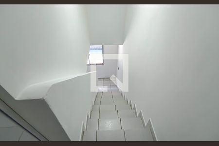 escada de casa para alugar com 1 quarto, 55m² em Pechincha, Rio de Janeiro