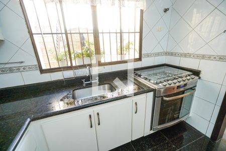 Casa à venda com 251m², 3 quartos e 2 vagas Casa à venda com 251m², 3 quartos e 2 vagasCozinha