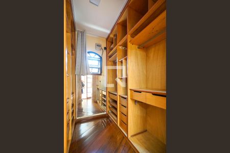 Casa à venda com 251m², 3 quartos e 2 vagas Casa à venda com 251m², 3 quartos e 2 vagasCloset da suíte