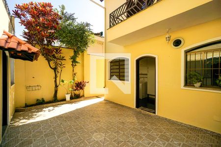 Casa à venda com 251m², 3 quartos e 2 vagas Casa à venda com 251m², 3 quartos e 2 vagasQuintal