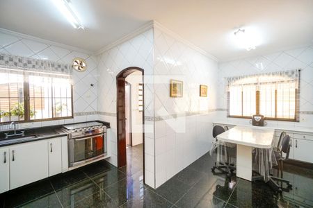 Casa à venda com 251m², 3 quartos e 2 vagas Casa à venda com 251m², 3 quartos e 2 vagasCopa e cozinha