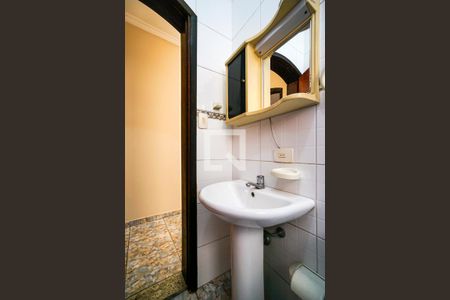 Casa à venda com 251m², 3 quartos e 2 vagas Casa à venda com 251m², 3 quartos e 2 vagasBanheiro da edícula