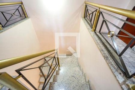 Casa à venda com 251m², 3 quartos e 2 vagas Casa à venda com 251m², 3 quartos e 2 vagasEscada do sótão