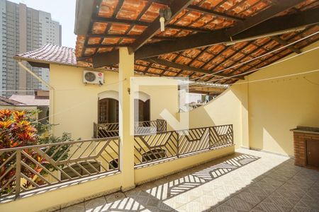 Casa à venda com 251m², 3 quartos e 2 vagas Casa à venda com 251m², 3 quartos e 2 vagasTerraço