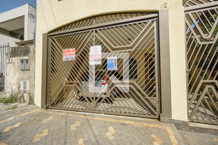 Casa à venda com 251m², 3 quartos e 2 vagas Casa à venda com 251m², 3 quartos e 2 vagasFachada