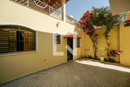 Casa à venda com 251m², 3 quartos e 2 vagas Casa à venda com 251m², 3 quartos e 2 vagasQuintal