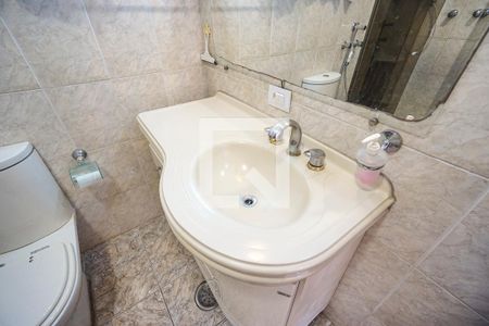 Casa à venda com 251m², 3 quartos e 2 vagas Casa à venda com 251m², 3 quartos e 2 vagasBanheiro da suíte