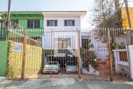 Casa à venda com 139m², 3 quartos e 4 vagas Casa à venda com 139m², 3 quartos e 4 vagasFachada