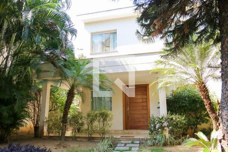 Casa para alugar com 1290m², 6 quartos e 7 vagasÁrea da Frente