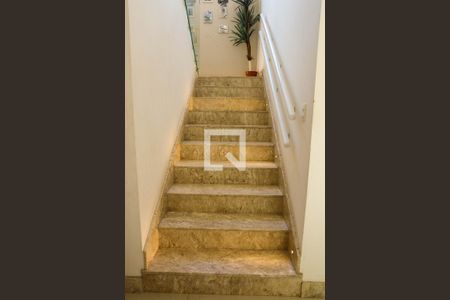 Casa para alugar com 1290m², 6 quartos e 7 vagasEscada