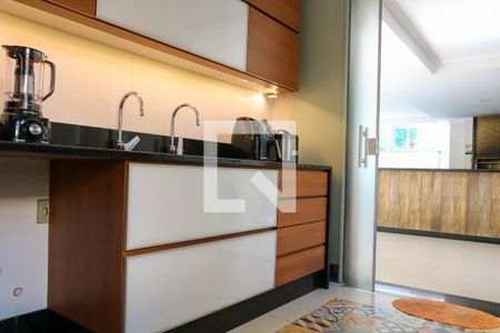 Casa para alugar com 1290m², 6 quartos e 7 vagasCozinha 1º Pavimento