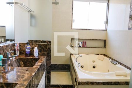 Casa para alugar com 1290m², 6 quartos e 7 vagasBanheiro da Suite Master - 2º Pavimento