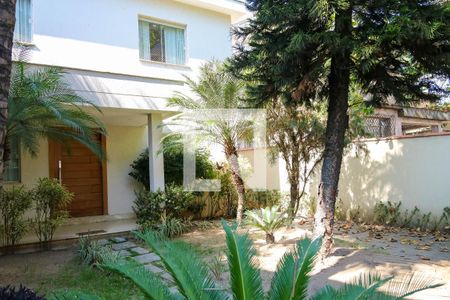 Casa para alugar com 1290m², 6 quartos e 7 vagasÁrea da Frente