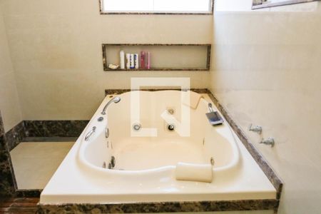 Casa para alugar com 1290m², 6 quartos e 7 vagasBanheiro da Suite Master - 2º Pavimento