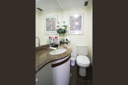 Lavabo de apartamento à venda com 2 quartos, 116m² em Vila Nova Conceição, São Paulo