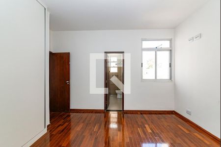 Apartamento para alugar com 140m², 3 quartos e 2 vagas Apartamento para alugar com 140m², 3 quartos e 2 vagasSuíte