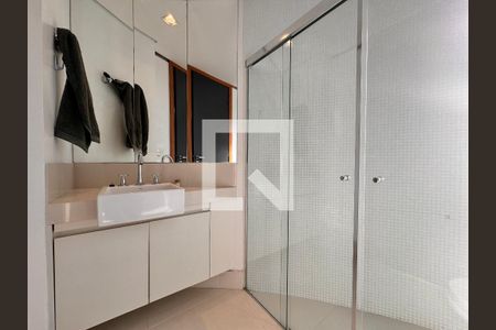 Apartamento à venda com 230m², 4 quartos e 4 vagasBanheiro da Suíte 1