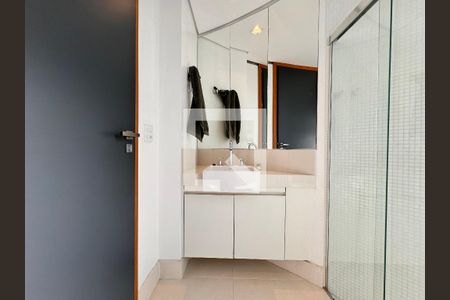 Apartamento à venda com 230m², 4 quartos e 4 vagasBanheiro da Suíte 1