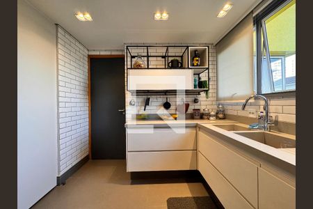 Apartamento à venda com 230m², 4 quartos e 4 vagasCozinha gourmet 