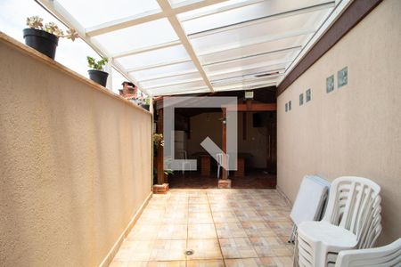 Casa para alugar com 180m², 2 quartos e 2 vagas Casa para alugar com 180m², 2 quartos e 2 vagasÁrea comum - Churrasqueira