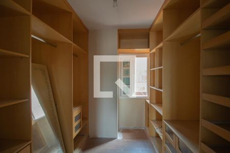 Casa para alugar com 180m², 2 quartos e 2 vagas Casa para alugar com 180m², 2 quartos e 2 vagasCloset