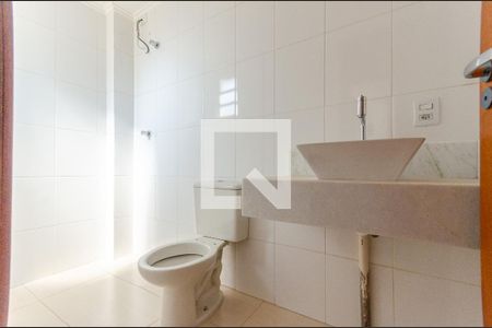 Casa de condomínio à venda com 98m², 2 quartos e 3 vagas Casa de condomínio à venda com 98m², 2 quartos e 3 vagasBanheiro