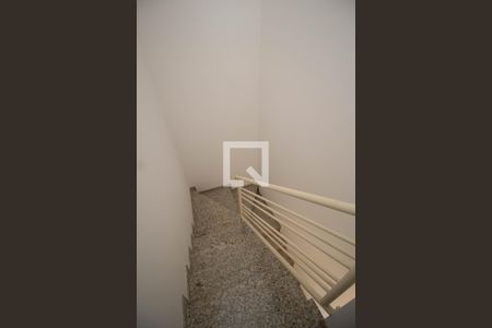 Casa de condomínio à venda com 94m², 2 quartos e 3 vagasEscada