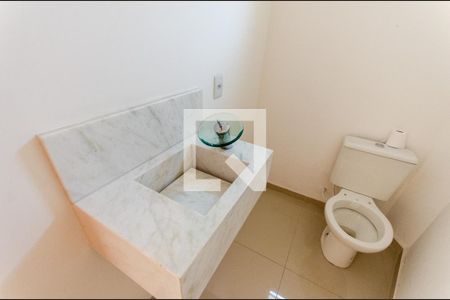 Casa de condomínio à venda com 132m², 3 quartos e 3 vagasLavabo