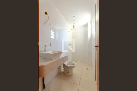 Casa de condomínio à venda com 132m², 3 quartos e 3 vagasBanheiro